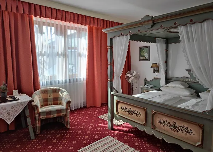 Отель Tilman Riemenschneider